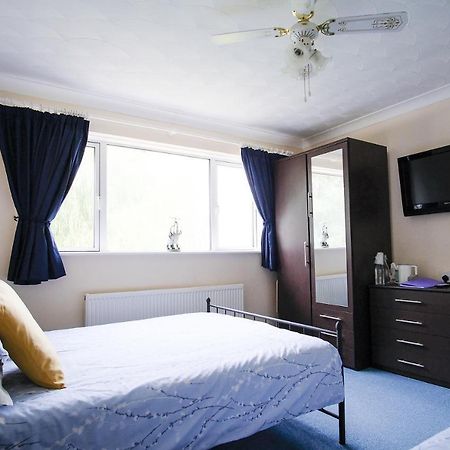 Willowbrook Riding Centre Чичестър Екстериор снимка